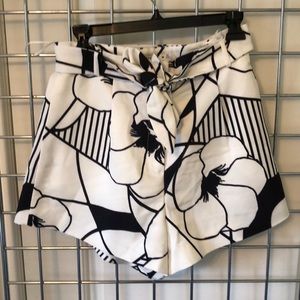 Finders keepers Floral patterned shorts